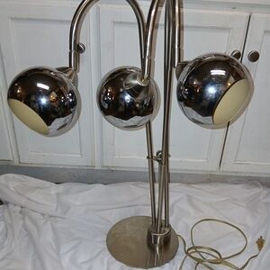 VINTAGE MID CENTURY MODERN 3 TIER WATERFALL CHROME TABLE LAMP